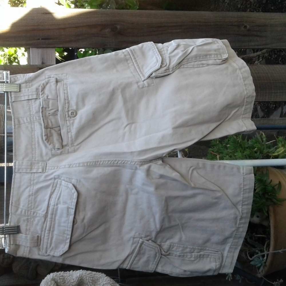 Men's khaki color cream shorts size 28 cargo shorts classic Length